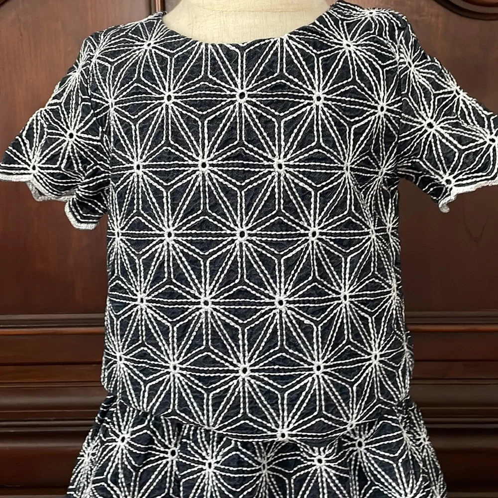 OshKosh B'gosh Girls 5T Navy White Eyelet Lace Top & Skirt Set VGUC